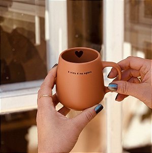 A vida é no agora • Caneca afetiva