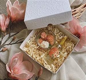 Kit Vela + Home Spray | Coleção Amor que Floresce