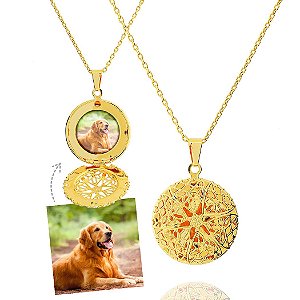 colar relicário foto redondo pequeno vazado semi joia dourado