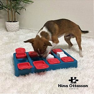 NINA OTTOSSON DOG BRICK Tabuleiro interativo