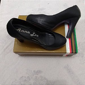 Sapato de salto grosso preto