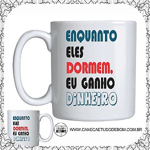 CANECA PERSONALIZADA ENQUANTO ELES DORMEM EU GANHO DINHEIRO 325ML CERÂMICA