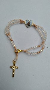 TERÇO DE PULSO CRISTAL 4 MM  COM ENTREMEIO CORAÇAO METAL RESINADO DOURADO