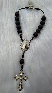 DEZENA EMBORRACHADA PRETA 10MM TREVO APARECIDA CRUZ STRASS- NIQUEL