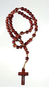 TERÇO PAU BRASIL PQ C/ CRISTO T08