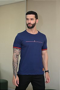CAMISETA PREMIUM VERMELHA COM  DETALHE EM PUNHO