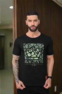 CAMISETA PREMIUM PRETO COM  DETALHE EM SILK