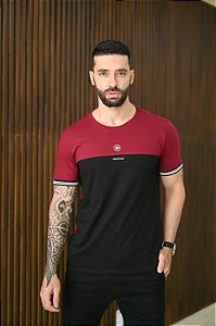 Camiseta Premium Algodão Preta com Marsala Recorte Menegotti
