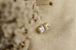 BRINCO QUADRADO ZIRCÔNIA FOLHEADO A OURO 18K