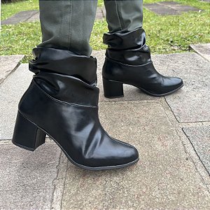 Bota Feminina Slouch Juli Salto Bloco Cano Médio Enrugada