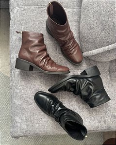 Bota Feminina Valencia Slouch Couro Salto Médio Bloco