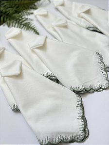 Kit 8 Guardanapos Off White Bordado Verde Oliva