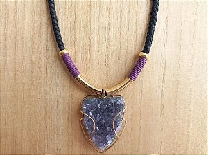 Colar curto um cordão de ametista