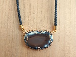 Colar um cordão de ágata