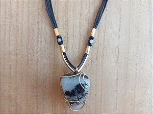 Colar regulável de quartzo com turmalina