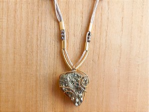 Colar regulável de pirita