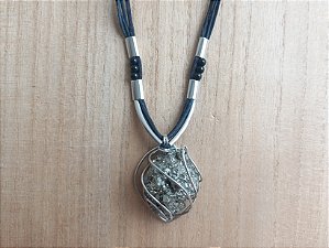 Colar regulável de pirita