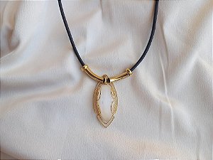 Colar um cordão de selenita