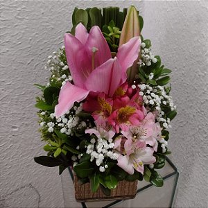 Arranjo Pequeno com Lírio Rosa