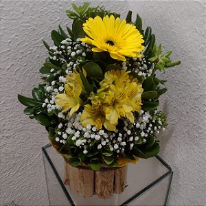 Arranjo com Gérbera e Astromélias