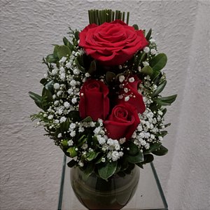Arranjo com Rosas no Vidro
