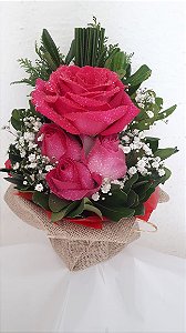 Arranjo com 3 rosas colombianas e 3 rosas nacional - Floricultura Tamoios