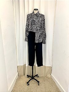 ZARA blusa branco e preta animal print seda gola alta tamanho L