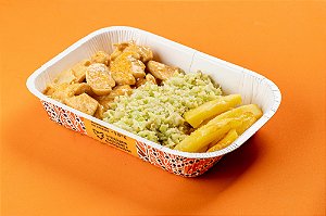 Estrogonofe de frango com falso arroz de couve-flor e batata assada na manteiga 400g