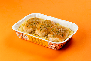 Filé de Saint Peter ao molho de cebola e salsa com purê de banana 400g