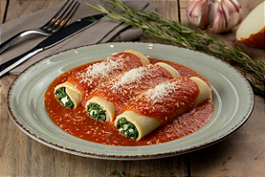 Panqueca integral de ricota com espinafre e nozes ao molho pomodoro e parmesão ralado 400g