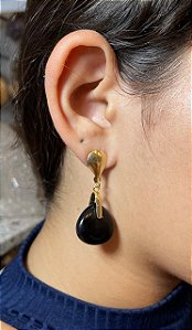 Brinco Banhado a ouro 18k de Onix