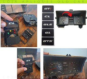 ADESIVO CENTRO PAINEL VERSÕES GOL QUADRADO / APLIQUE DECORATIVO DA VERSÃO / CL, GL, GLS, GTS, GTI