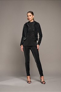 CALÇA MONTARIA YEXX COM RECORTES NO TECIDO P.U