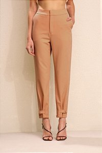 CALÇA FEMININA EM ALFAIATARIA COM PENCE NA FRENTE  YEXX