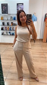 CONJUNTO BLUSA E CALÇA RETA NO TECIDO VISCOLINHO