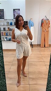 CONJUNTO COLETE BOTÕES E SHORT BOLSOS NO TECIDO LINHO