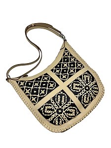 BOLSA MEIA LUA ALINHAVO E BORDADO MARIA