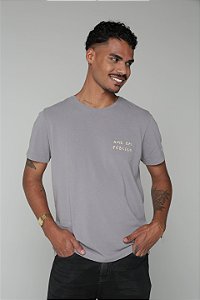 Camiseta AME EM PUBLICO bordada