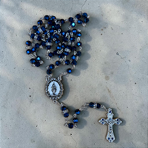 Terço Cristal Azul - Graças (6mm)