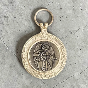 Medalhão de Berço- Anjo Protetor - Dourado c/ Ouro Velho