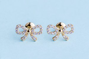 Brinco Laço Vazado Cravejado Com Zirconia - Ushine
