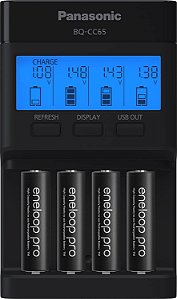 Carregador Rápido Super Avançado Panasonic K-KJ65KHA4BA com 4 Posições, Painel Indicador LCD, Porta de Carregamento USB e 4 Pilhas Recarregáveis eneloop pro AA, Preto