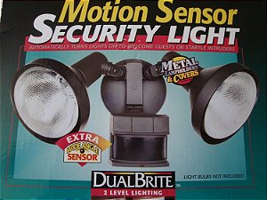 Luminária de segurança de ângulo amplo com sensor de movimento Heath Zenith HZ-5318-BZ, bronze, lâmpada não incluída.