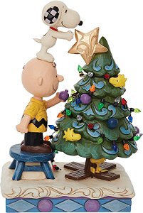 Enesco Jim Shore Peanuts Charlie Brown e Snoopy Decorando a Figura da Árvore, 8,27 polegadas, Multicolorido