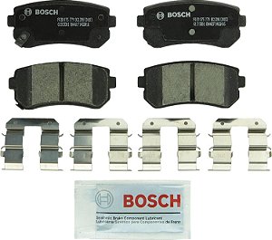 Conjunto de pastilhas de freio de disco de cerâmica premium QuietCast BC1398 da BOSCH - Compatível com Hyundai ix35, Tucson; Kia Cadenza, Forte, Forte5, Sportage; TRASEIRO