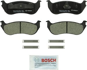 Conjunto de pastilhas de freio de disco premium de cerâmica QuietCast BC881 da BOSCH - Compatível com o Ford Explorer, Explorer Sport Trac; Mercury Mountaineer; TRASEIRO.