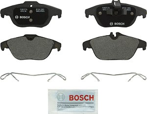 Conjunto de Pastilhas de Freio a Disco Semi-Metálicas BOSCH BP1341 QuietCast Premium - Compatível com Seleção de Mercedes-Benz C180, C200, C230, C250, C300, C350, E350, E400,
