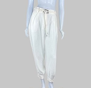 Calça off white TAM 38 com cinto