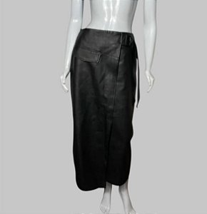 Saia em PU preto TAM 38