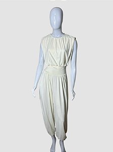 Macacão off white TAM P